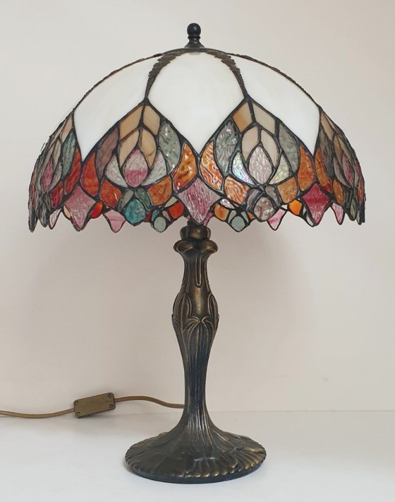 Image 1 of Large (52cm) Tiffany Stained Glass Table Lamp Peacock Feathers