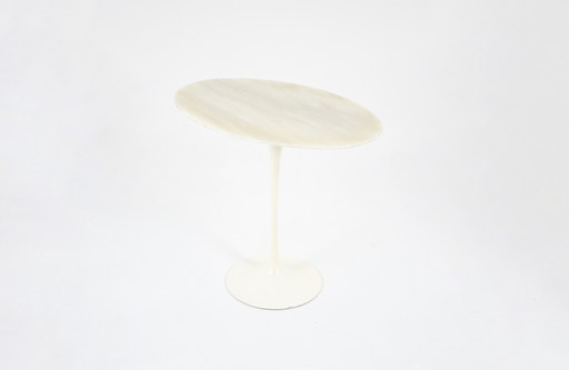 Ovale bijzettafel van Eero Saarinen voor Knoll International, jaren 1960