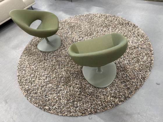 Image 1 of 2 Artifort Shark Draaifauteuils Kvadrat stof groen 