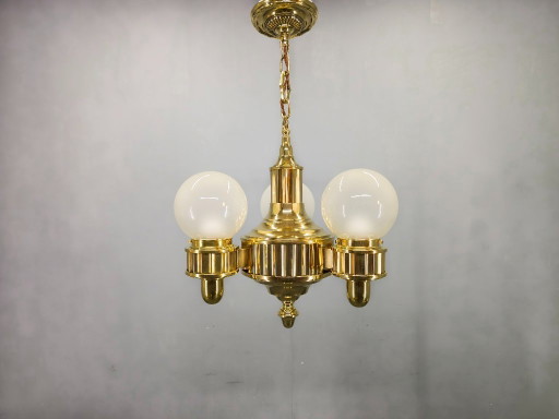 Art Deco kroonluchter van messing en opaalglas, Tsjechoslowakije