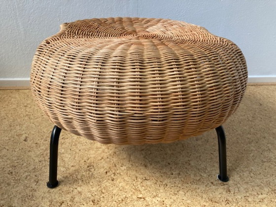 Image 1 of Tabouret en rotin avec rangement