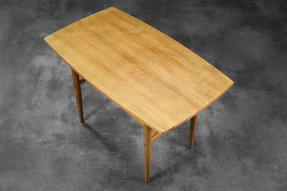 Image 1 of Table basse scandinave vintage en bois de cerisier avec étagère tissée, Mid Century Modern, 1960s