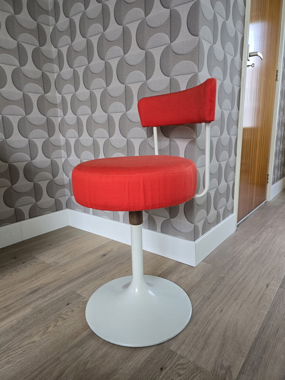 Image 1 of chaise de coiffeuse vintage années 70, style futuriste