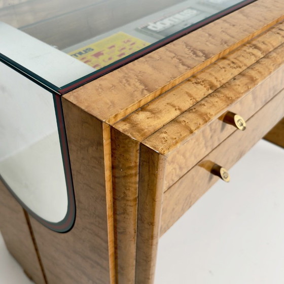 Image 1 of objet de collection représentant un présentoir de magasin Gucci