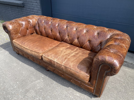 Image 1 of Bellissimo divano Chesterfield vintage, sigari e cognac