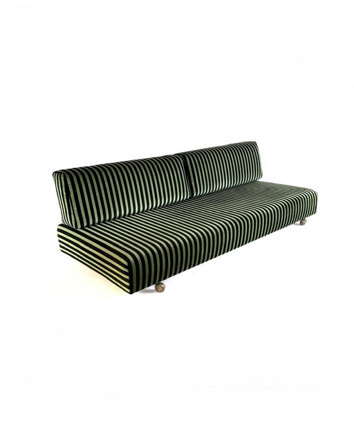 Divano letto vintage in velluto anni '60