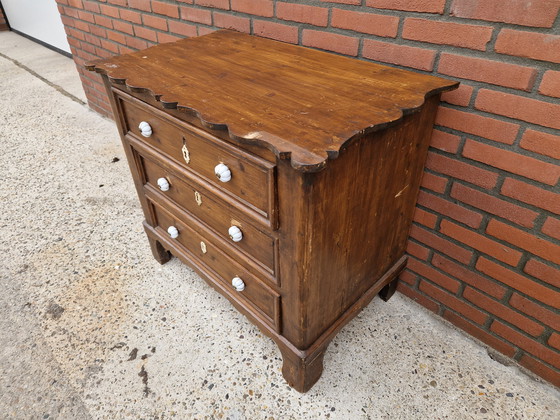 Image 1 of Vieille commode
