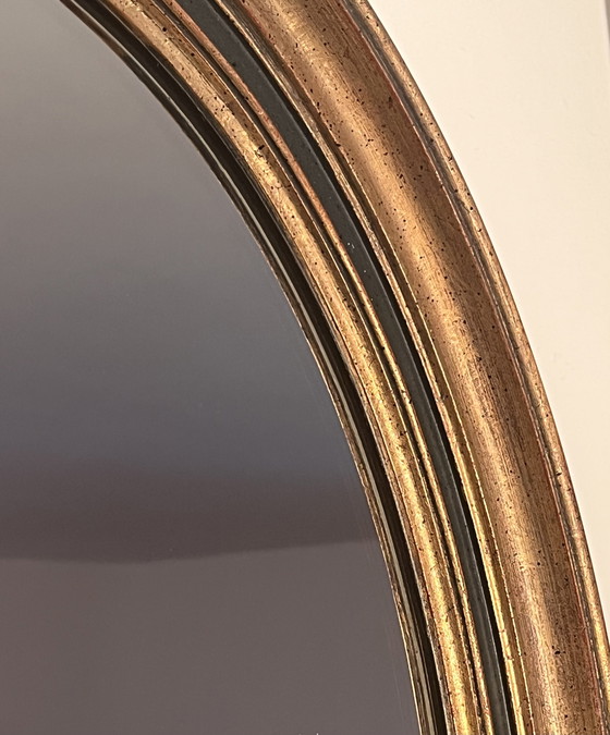 Image 1 of Miroir mural ovale raffiné avec cadre en bois doré