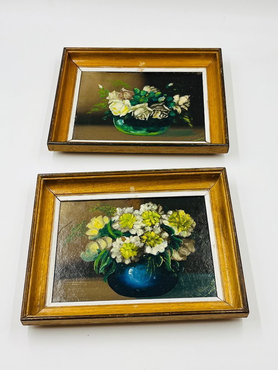 Image 1 of Paire de petites huiles florales vintage encadrées