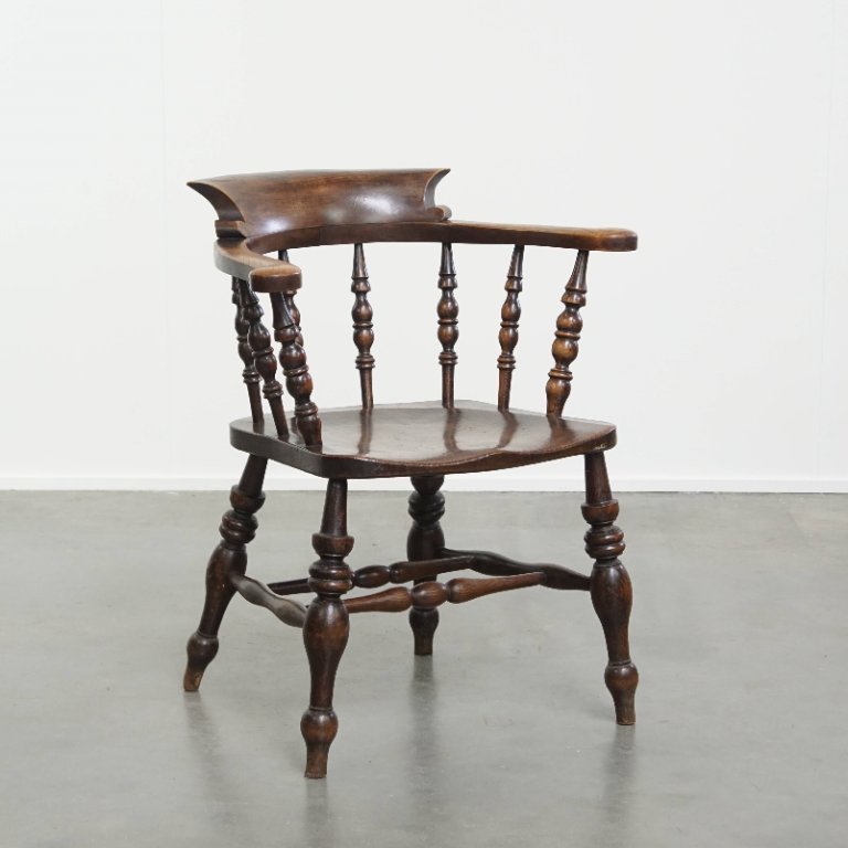Engelse antieke bijzet/bureaustoel/captain chair uit begin 1800