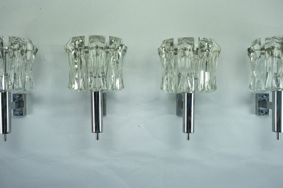 Image 1 of Ensemble de quatre grandes appliques en verre de Murano et en laiton chromé, Italie, années 1960.
