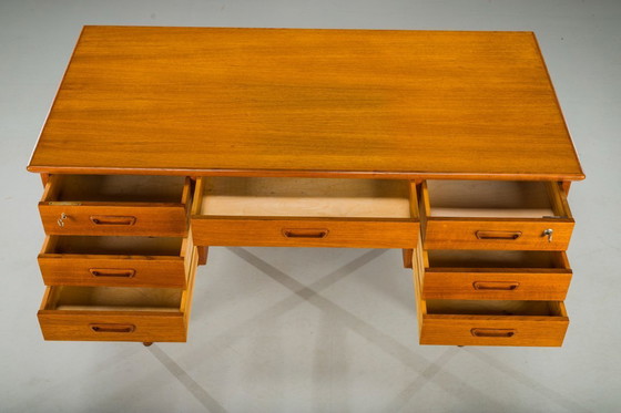 Image 1 of Mid-Century Modern Dänischer Teakholz-Schreibtisch, 1960er Jahre