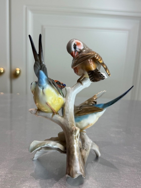 Image 1 of Josef Rieber (JR Duitsland) – Grote handbeschilderde porseleinen vogelgroep – 3 exotische vinken