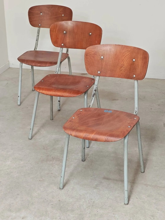 Set of 3 Czech school chairs in metal and wood. – Dining chairs, Industrieel (photo 2 of 11)