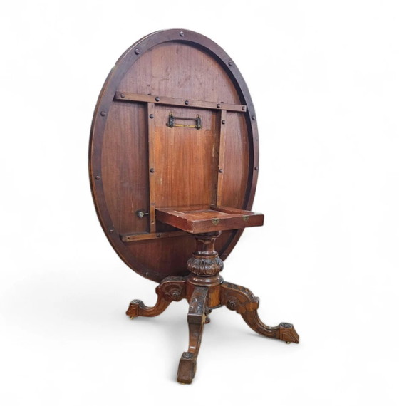 Ovaler viktorianischer Klapptisch
Frühstückstisch / 1840er Jahre – Esstische (photo 13 of 22)