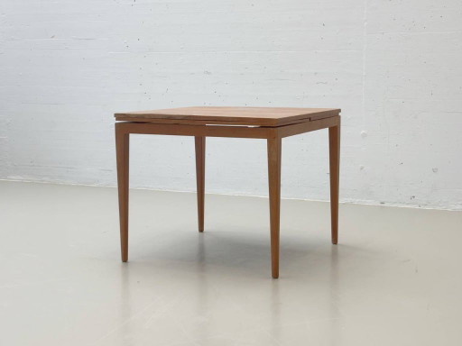 Extendable mid-century table in Danish style