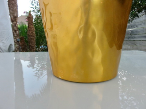 Image 1 of seau à glace en aluminium anodisé doré et texturé, poignées en teck, signé TL Paris, 1970