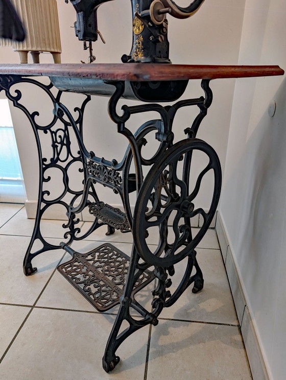 Ancien meuble de machine à coudre (circa 1900), Rothmann, Tables d'appoint, Fonte, Bois, Noir (photo 10 sur 12)