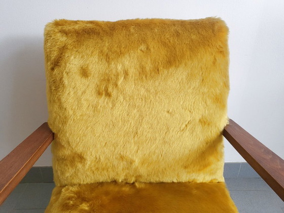 Image 1 of Vintage fauteuil uit de jaren 40, eikenhout en okerkleurig synthetisch bont, DLG Jean Royère, jaren 40