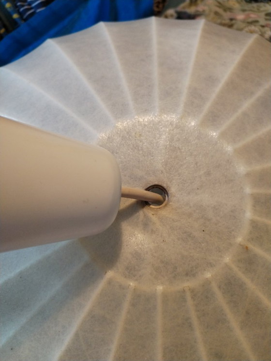 Image 1 of Grote Cocoon tafel-/vloerlamp met gouden rand (55 cm) – jaren 60 – toegeschreven aan Wauer – zeldzame grote versie