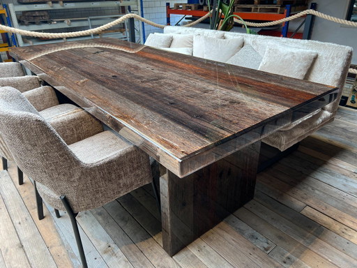 Showroomuitverkoop: Massieve Barnwood Epoxy Eettafel