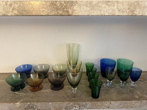 Vintage Gekleurd Dun Glaswerk: Diverse Soorten Glaasjes – glazen karaffen