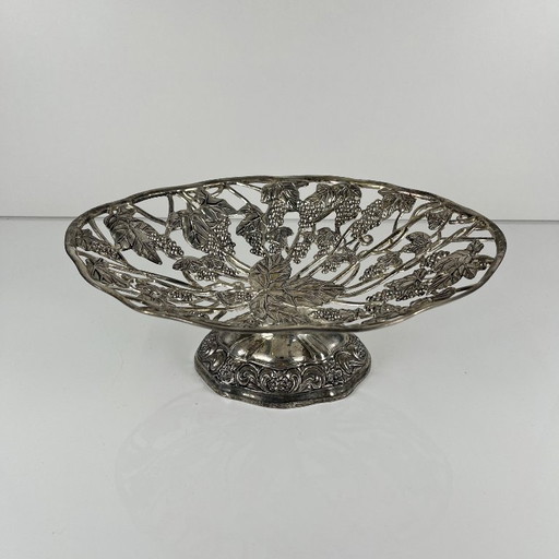 Openwork metal bowl with vine leaf and grape motif, 20th century. – decoratieve objecten, Vintage