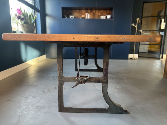Image 1 of Table de salle à manger industrielle unique