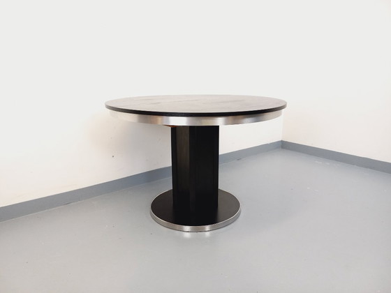 Image 1 of Table ronde de repas vintage en mélaminé esprit bois noir et métal chromé style Space Age / Diner des années 70 avec rallonge in