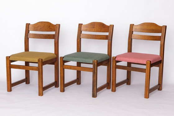 Image 1 of Set van 5 vintage eetkamerstoelen, jaren 60-70 | Kleurrijke gestoffeerde stoelen uit het midden van de vorige eeuw in gebeitst b