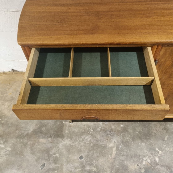 Image 1 of Credenza Fristho di William Watting, in noce e ottone, anni '50.