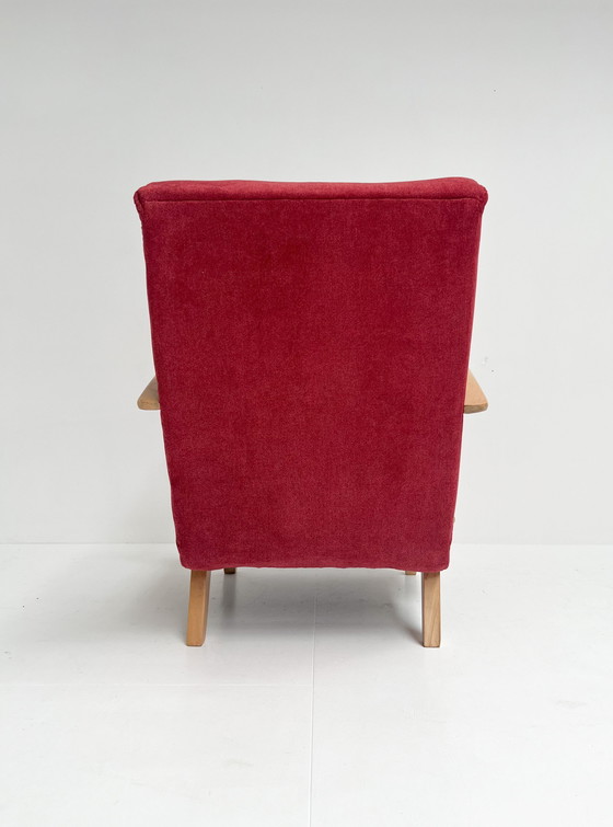 Image 1 of Fauteuil Jindrich Halabala remis à neuf, années 1950