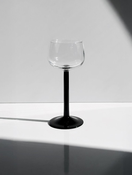 Image 1 of 5 Vintage Luminarc Wijnglazen Romeinen Zwart Domino 80s Witte Wijn Rode Wijn Zwarte Bokaal Art Deco Revival Postmodern