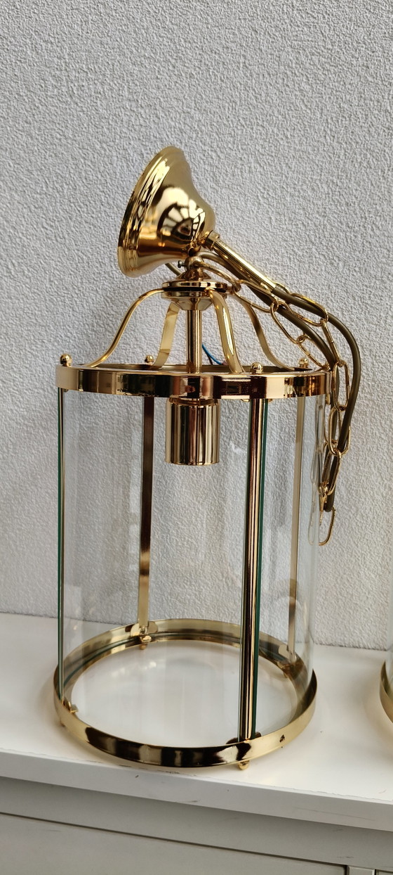Image 1 of Set van 2 goudkleurige glazen lantaarn hanglampen – vintage / Hollywood Regency stijl