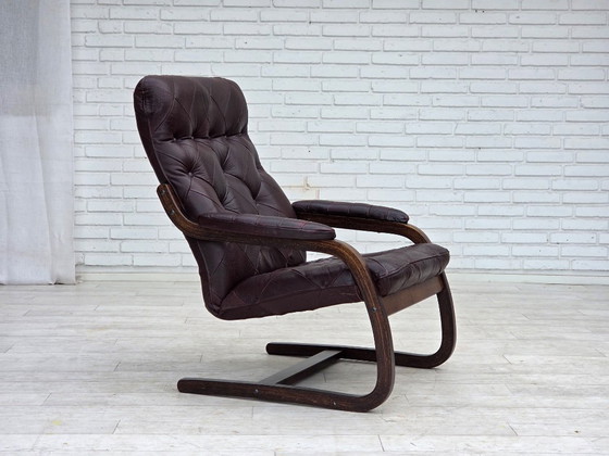Image 1 of Jaren 70, Scandinavische fauteuil, bruin meubelleer, gebogen hout.