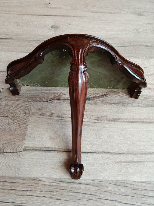 Konsolentisch / Wandnachttisch aus geschnitztem Nussbaumholz – consoles, Wood (photo 2 of 6)
