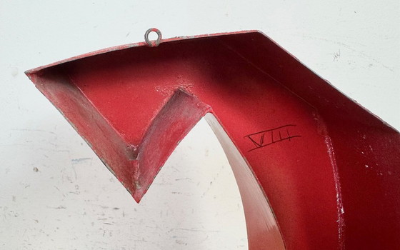 Image 1 of Lettera C in ferro rosso vintage, anni '70