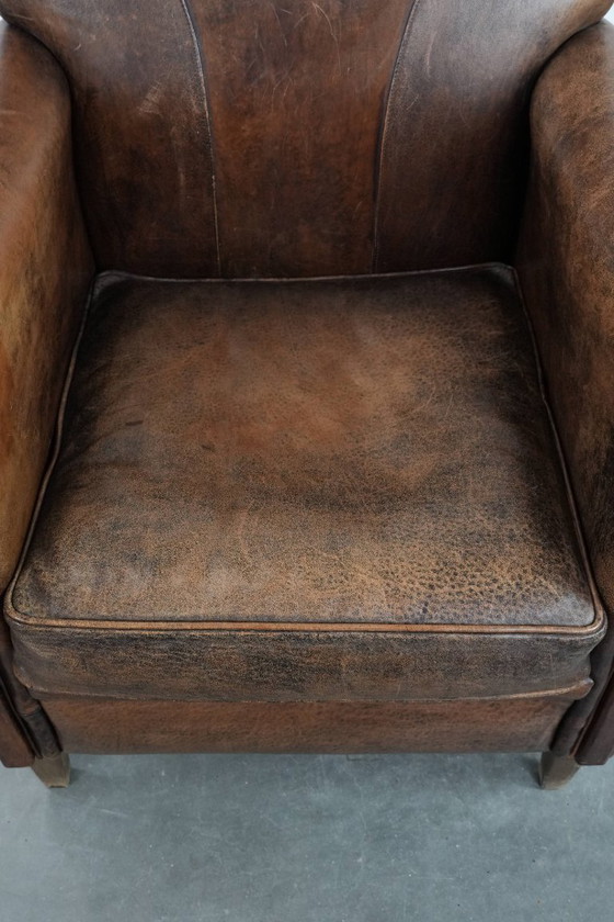 Image 1 of Vintage schapenleren fauteuil met een karaktervolle uitstraling