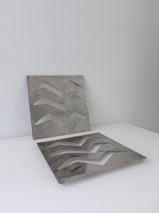 Set of 2 Stainless Steel Coasters Geometric Design – Table accessories, Aluminium, rvs (photo 3 of 8)
