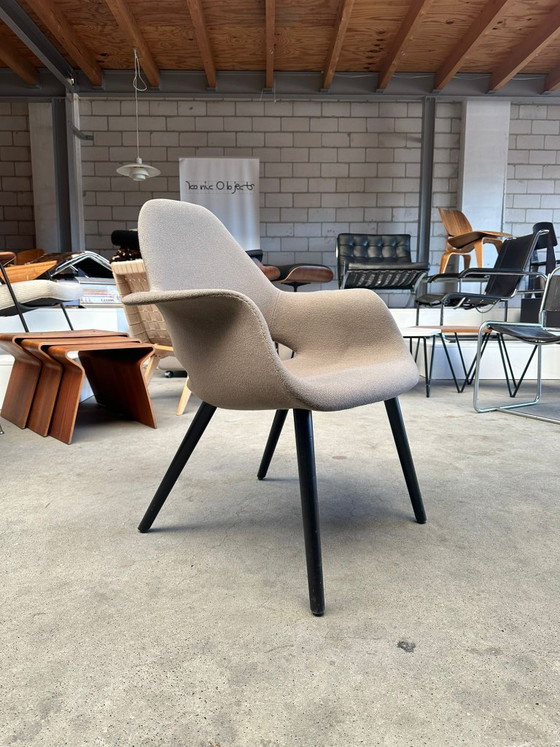 Vitra Organic Armchair (low model), Charles Eames and Eero Saarinen – Textile, Wood (photo 2 of 6)