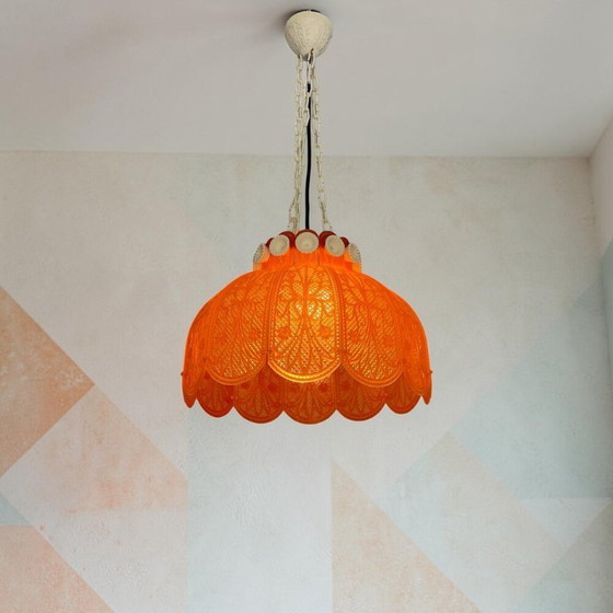 Lampadario a sospensione in acrilico rosso stile rustico con effetto pizzo, Ucraina, anni '70 (photo 2 of 19)