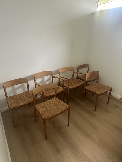 6 x Niels Otto Møller Stoelen, jaren 60, eiken met rieten zitting.