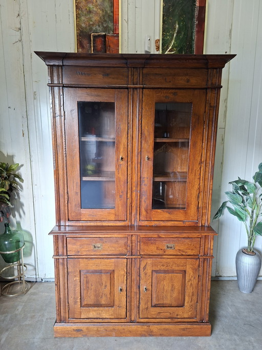 Vetrina classica, vetrina in legno di ciliegio, dimensioni 130x55cm e altezza 219cm.