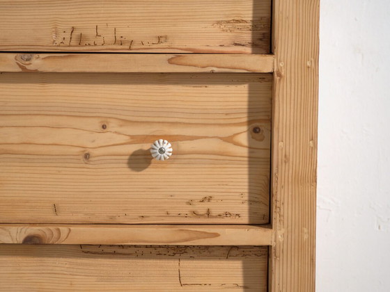 Chest of drawers in stripped pine – Central Europe, circa 1920 – Wood, Ceramic, Rustic (photo 40 of 40)