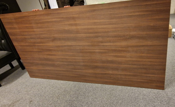 Image 1 of Table à manger design avec piètement Pedrali – Plateau en noyer (230 x 110 cm)