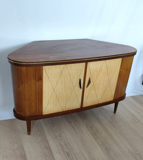 Image 1 of Armoire d'angle des années 50 avec barre secrète