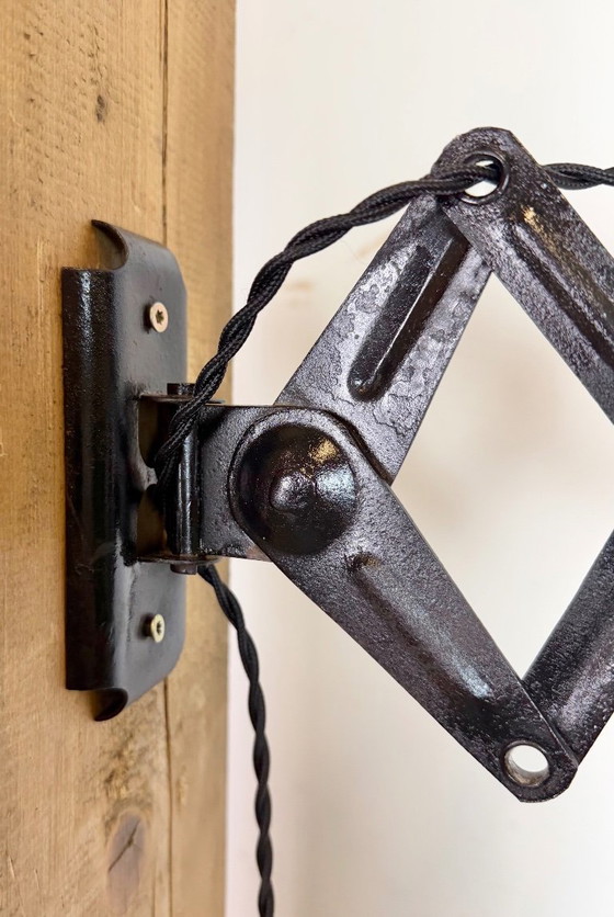 Image 1 of Lampada da parete industriale a forbice in smalto nero, anni '30