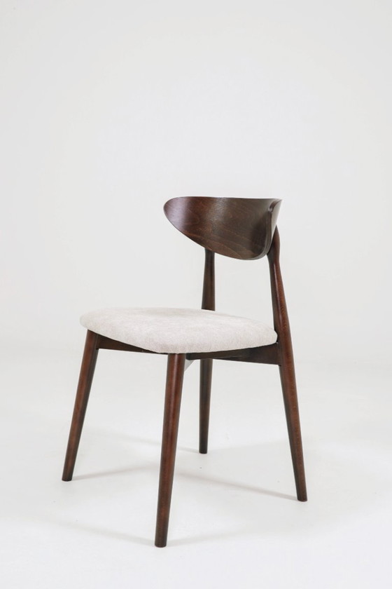 Image 1 of Moderne set van 6 eetkamerstoelen, ecru Farbic en donker walnoot beukenhout