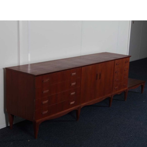 Image 1 of Großes, antikes Sideboard aus Holz aus den 1960er Jahren