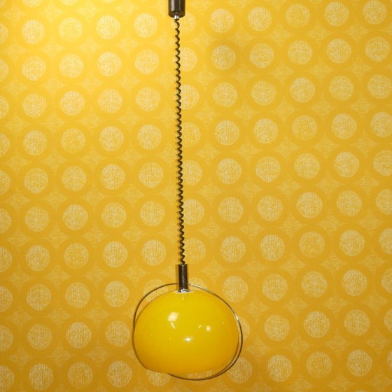 Image 1 of Lampada a sospensione degli anni '70 lampada a soffitto a sospensione Ø40cm plastica gialla/cromo